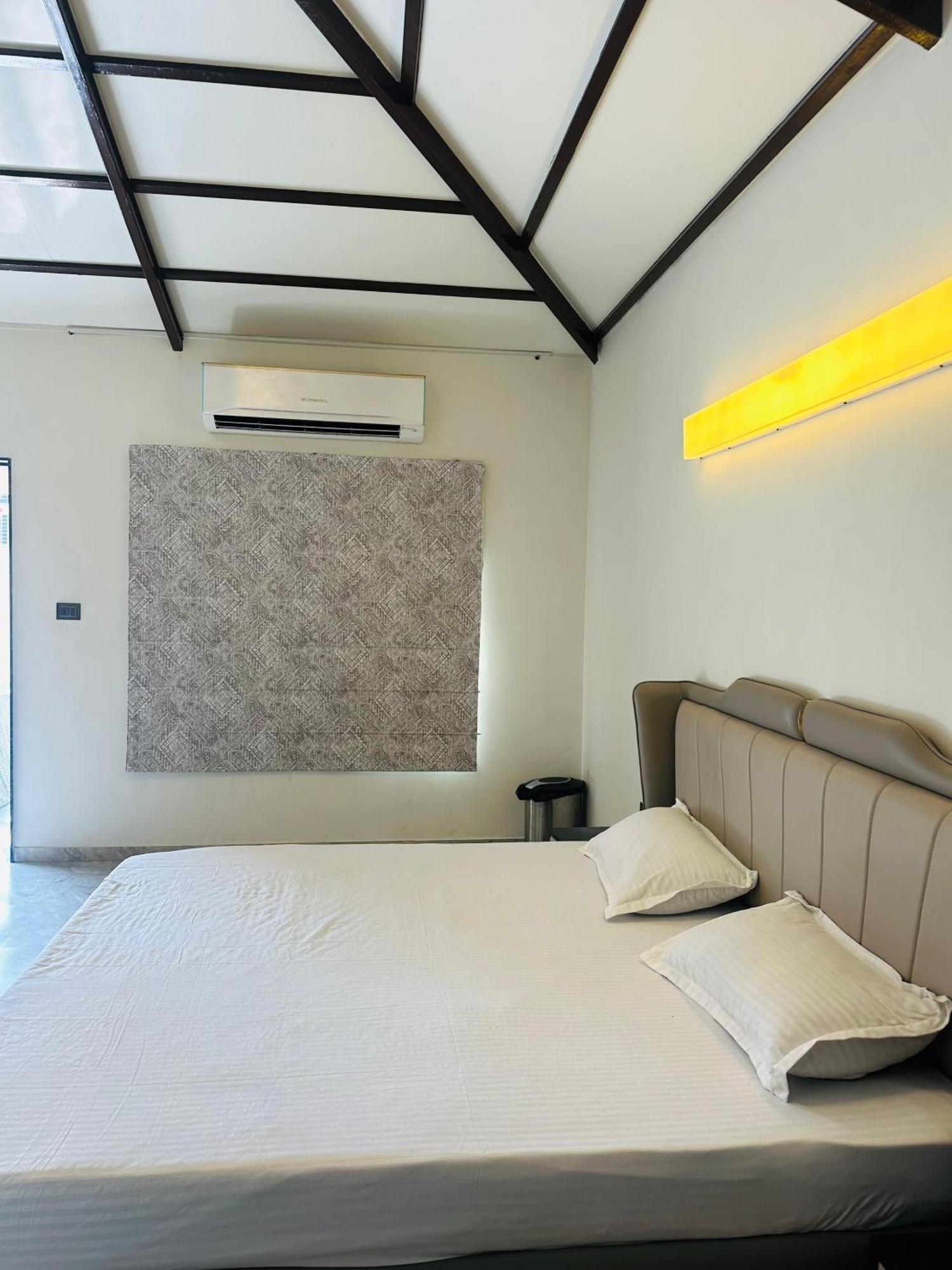 Srk Farm And Resort Anjār Extérieur photo